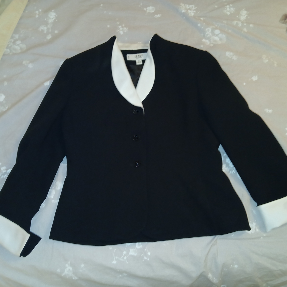 Le Suit Classic Black Blazer with White Accents and Pencil Skirt